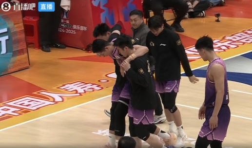 直播吧:北控中鋒沈梓捷仍無(wú)法正常行走 回京后進(jìn)行傷情檢查