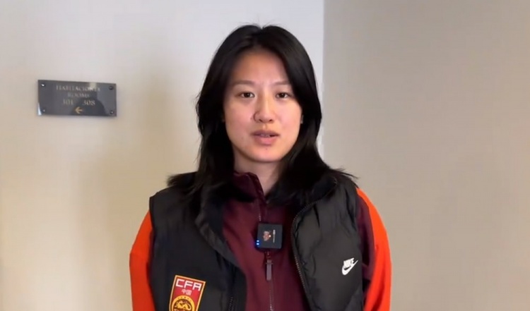 汪琳琳:范迪克是我的偶像和目標,希望變成他那樣全面的中后衛