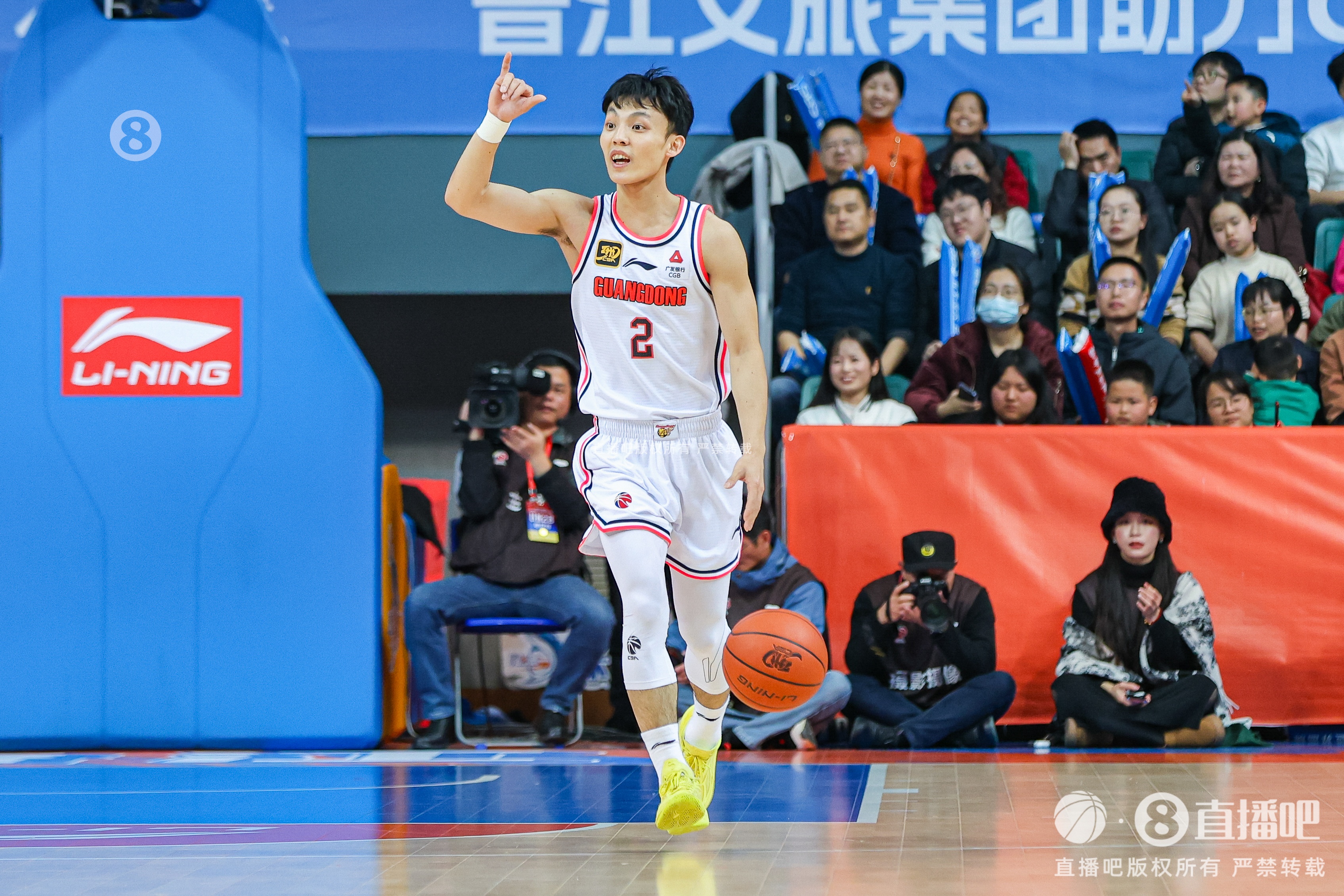 難得打這么短時(shí)間！徐杰32分鐘11中6拿到17分3板7助 正負值+36