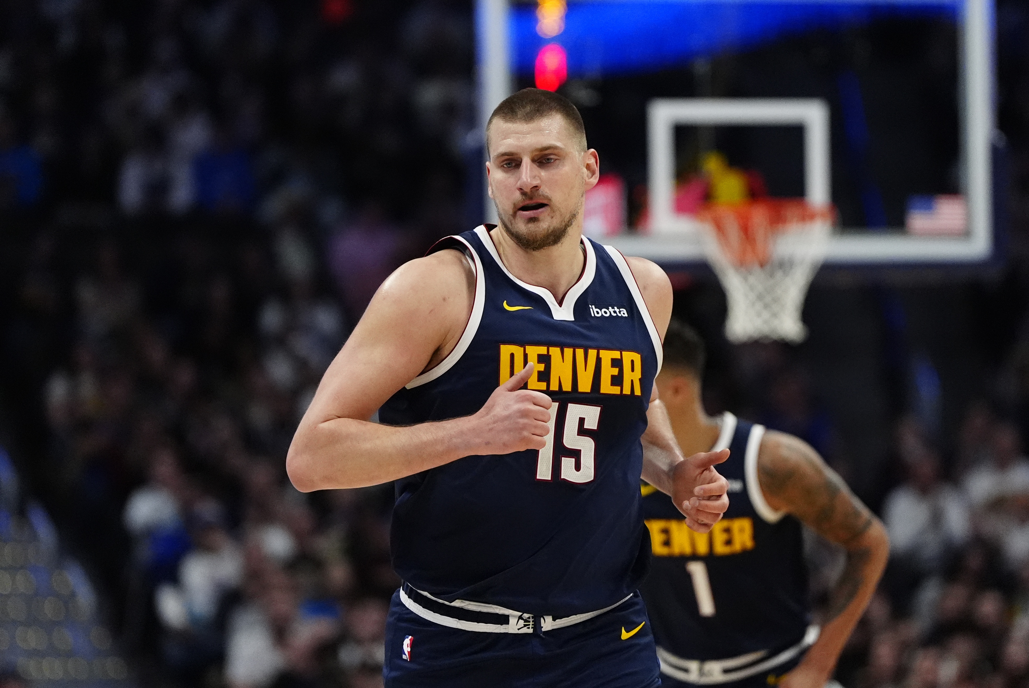  約基奇生涯至今有28次單場(chǎng)15+助攻 NBA歷史非后衛最多